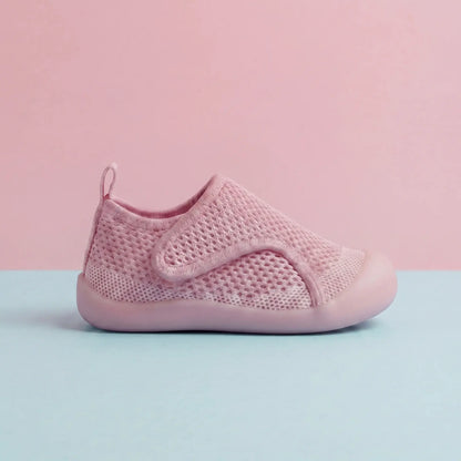 Les chaussures qui laissent le pied de ton bébé se développer naturellement